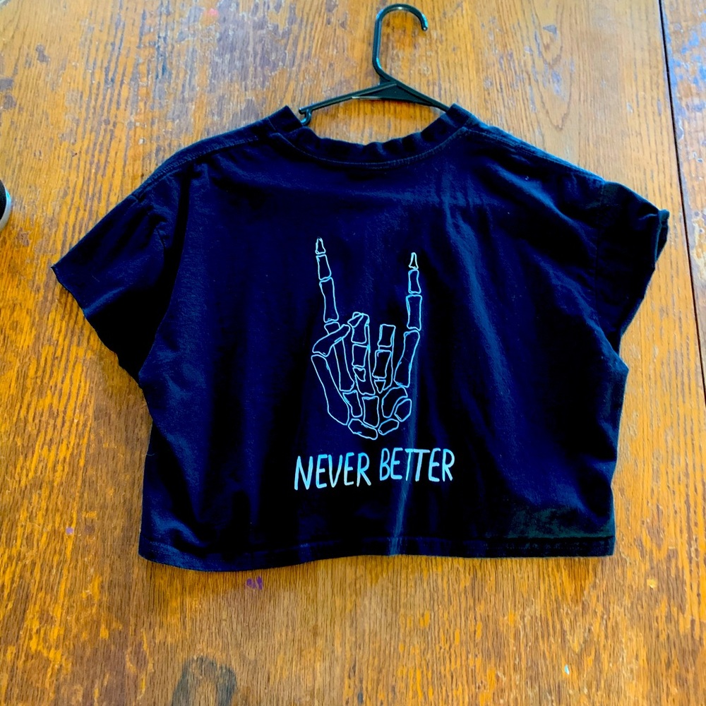 Womens Graphic Crop Tee. Large